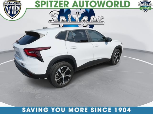 Used 2024 Chevrolet Trax RS w/ Sunroof Package FWD image 8
