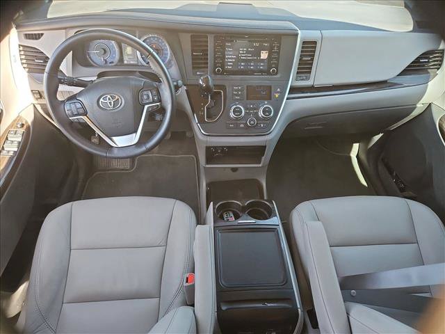 Used 2018 Toyota Sienna XLE w/ XLE Navigation Package FWD image 24