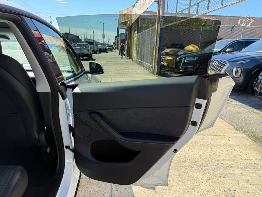 Used 2023 Tesla Model Y Long Range image 21