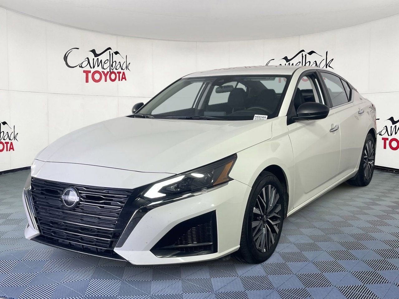 Used 2025 Nissan Altima 2.5 SV FWD image 4