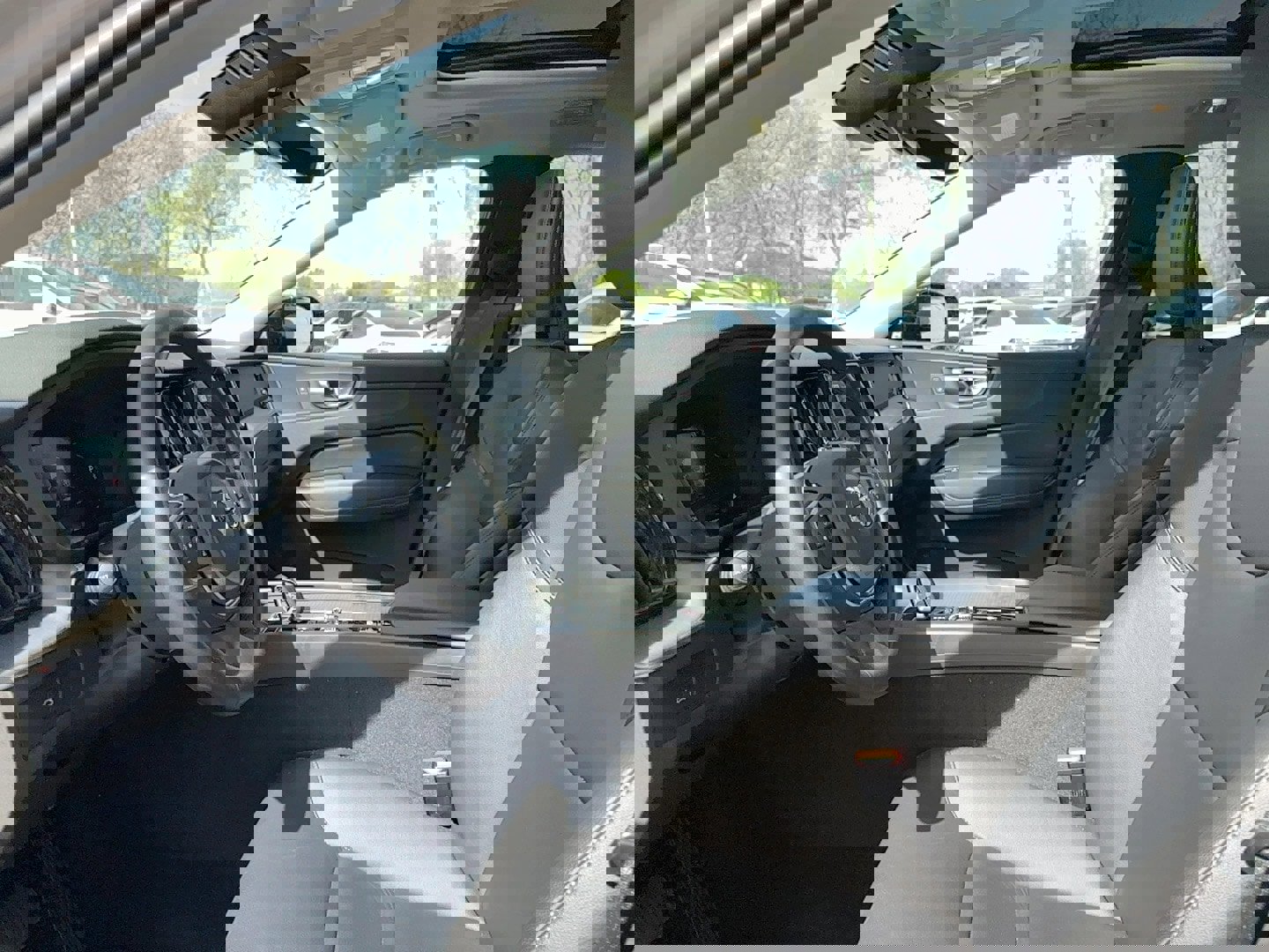 Used 2025 Volvo XC60 B5 Core image 13