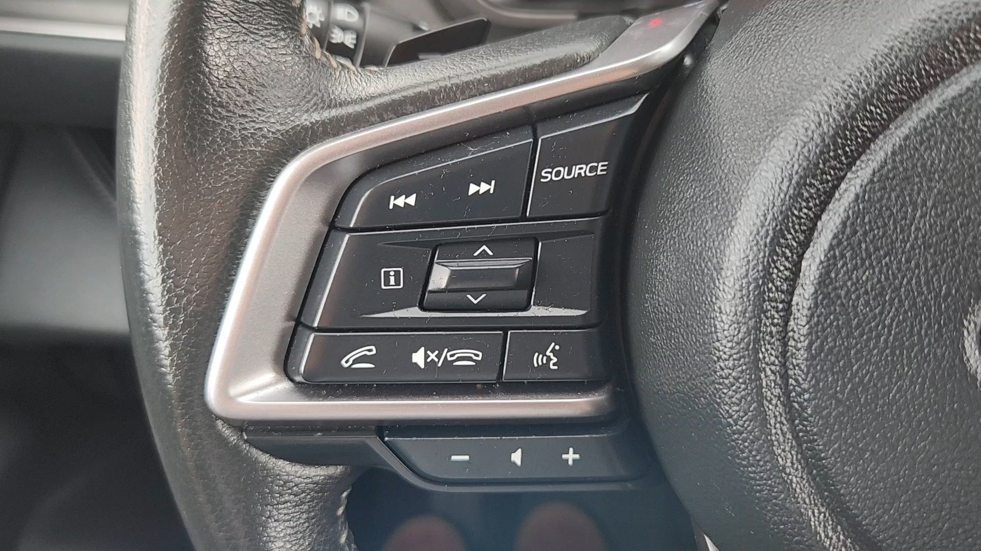 Used 2024 Subaru Ascent Limited w/ Technology Package AWD/4WD image 12