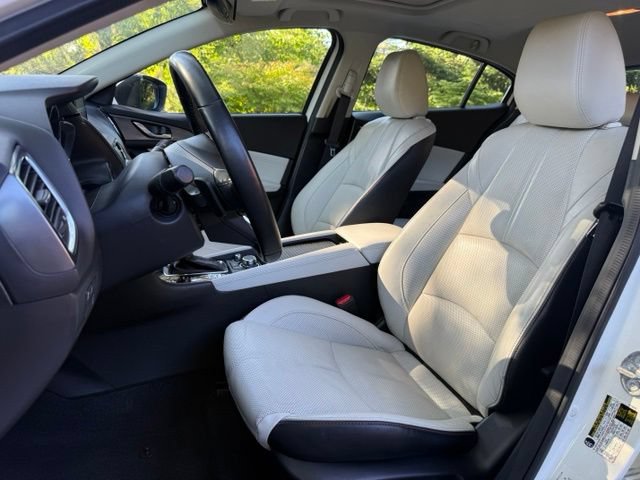 Used 2017 MAZDA MAZDA3 Grand Touring w/ Premium Equipment Package FWD image 10