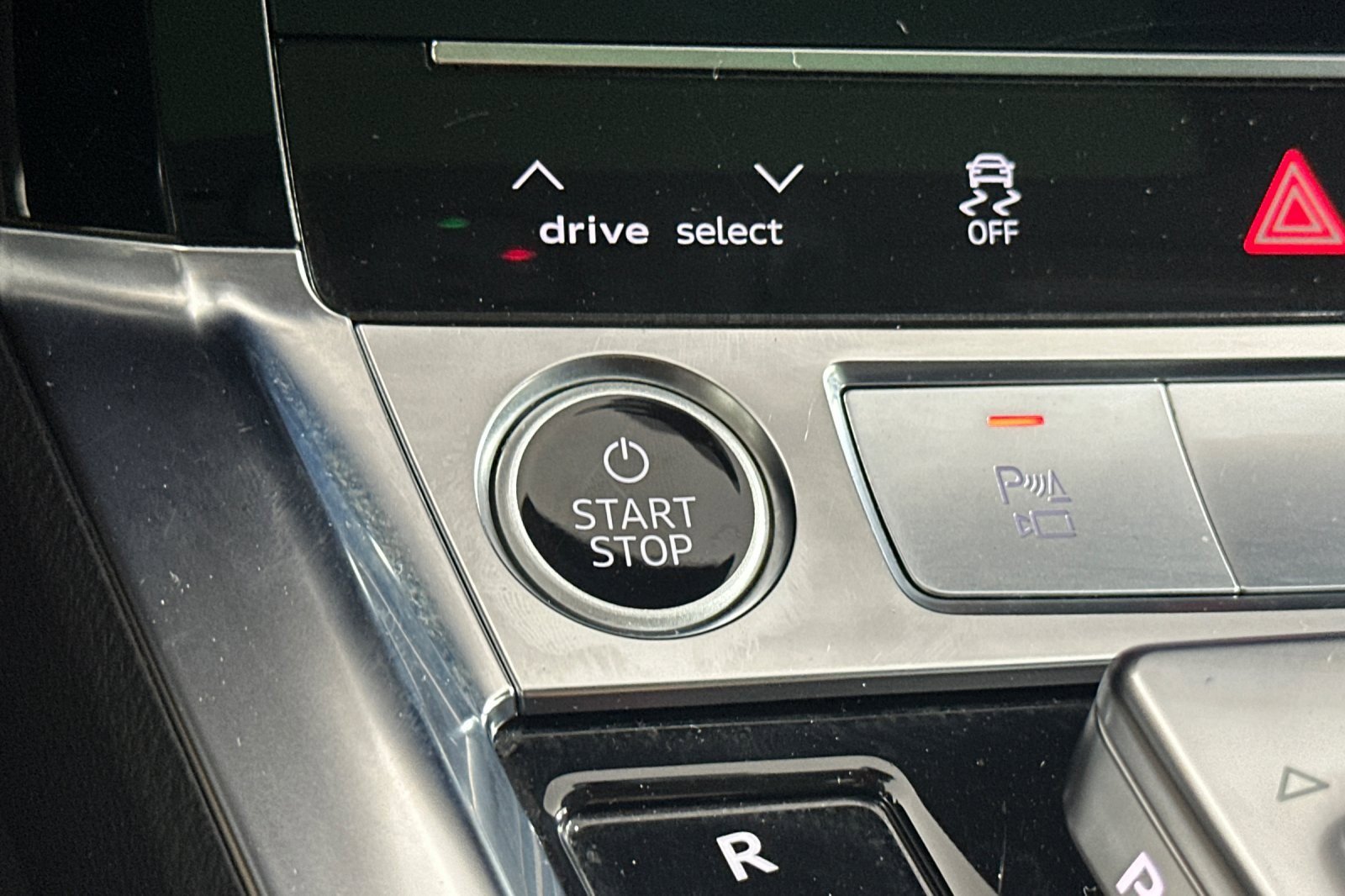 Used 2023 Audi e-tron Premium Plus w/ Premium Plus Package image 22