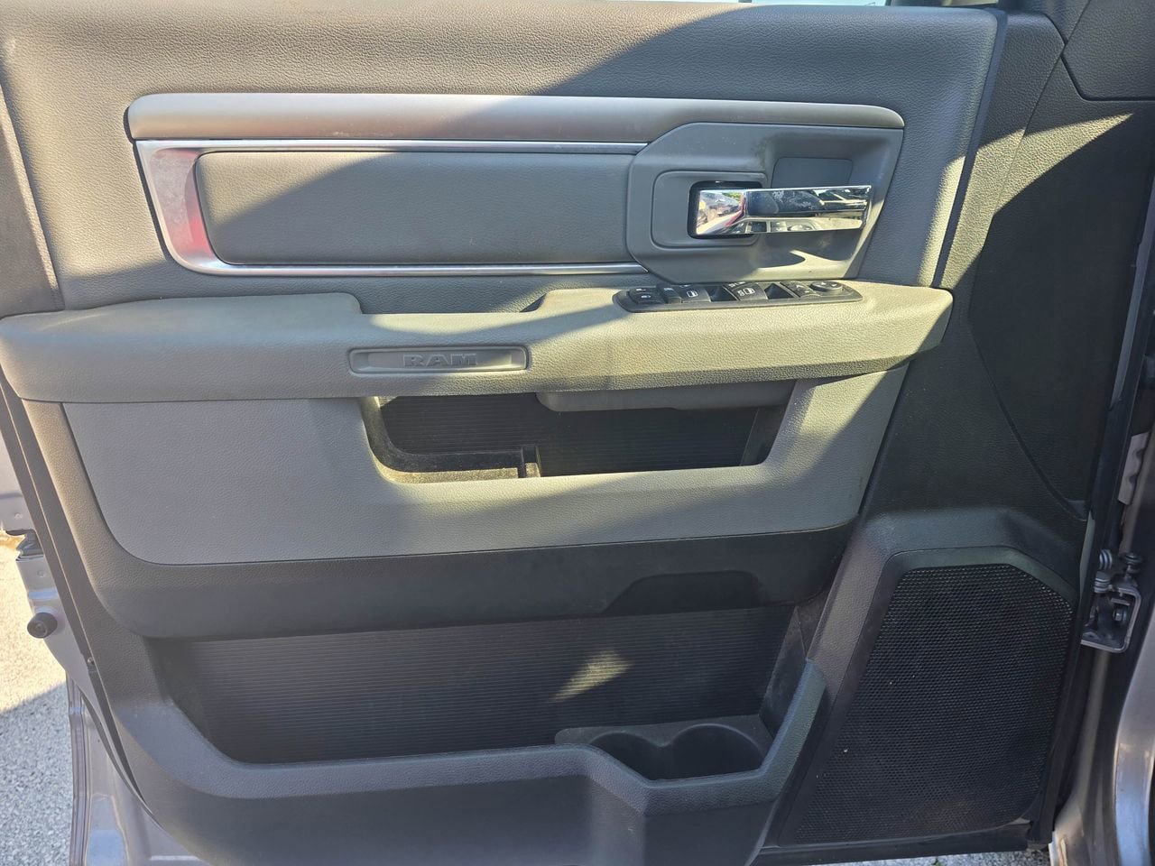 Used 2019 RAM 1500 Classic SLT w/ Luxury Group AWD/4WD image 8