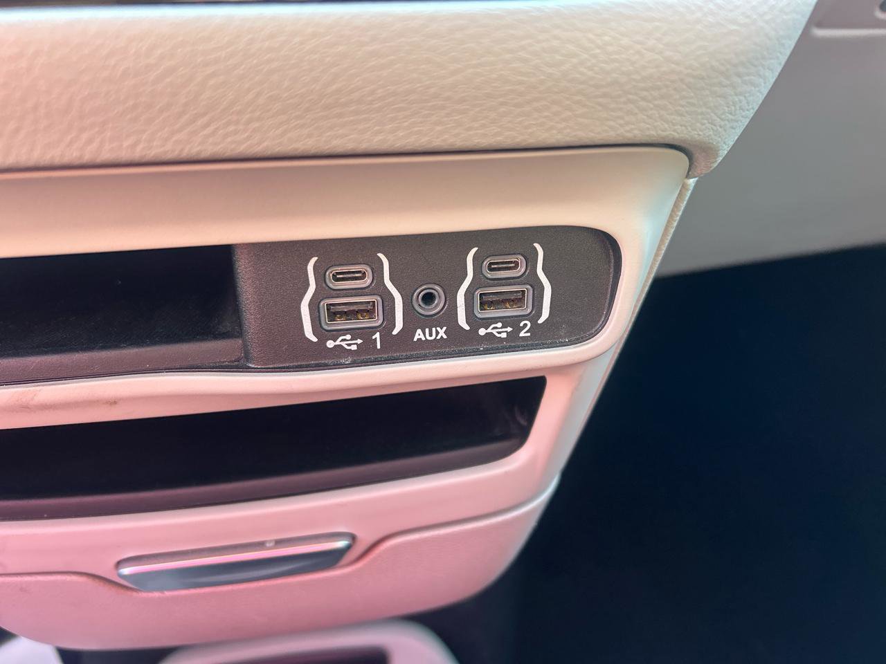 Used 2024 Chrysler Voyager LX image 18