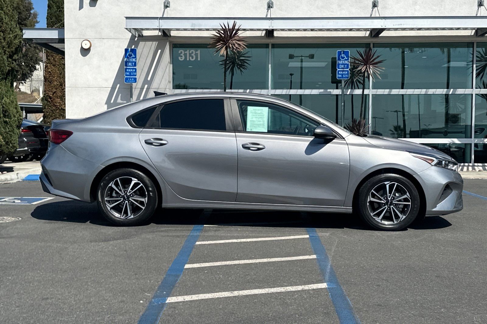 Used 2024 Kia Forte LXS FWD image 3