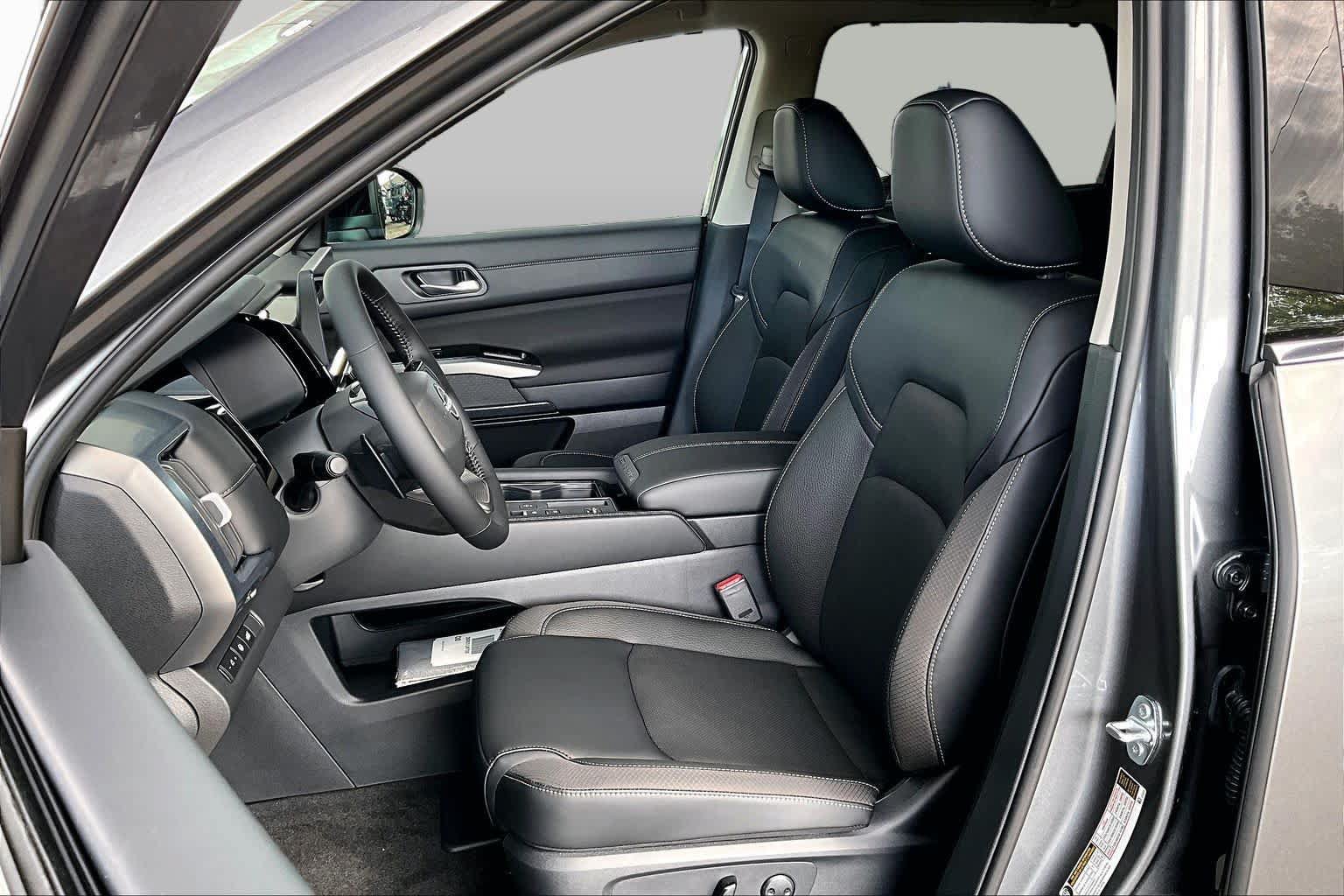 New 2026 Nissan Pathfinder SL FWD image 15