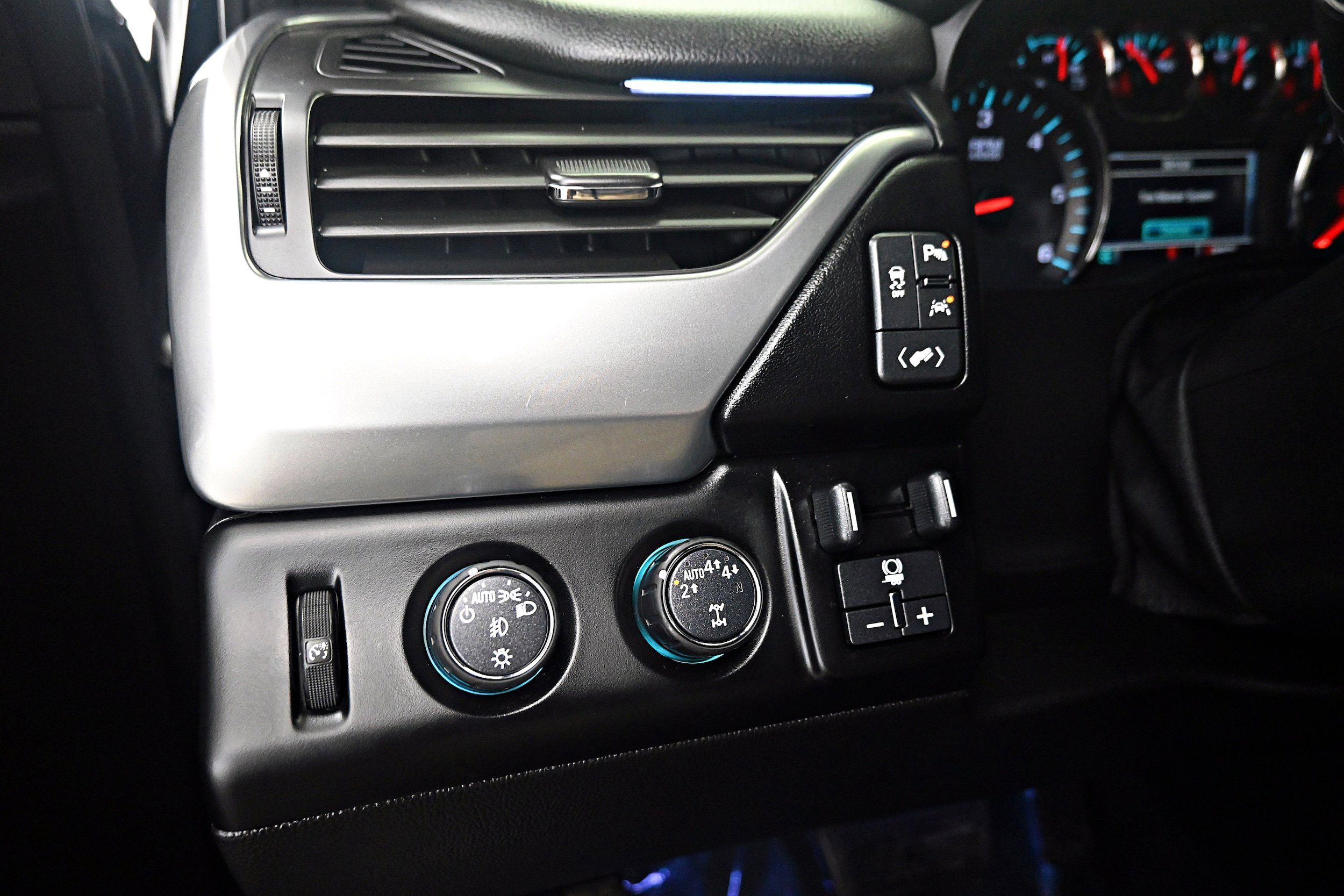 Used 2020 Chevrolet Suburban Premier w/ RST 6.2L Performance Edition image 9