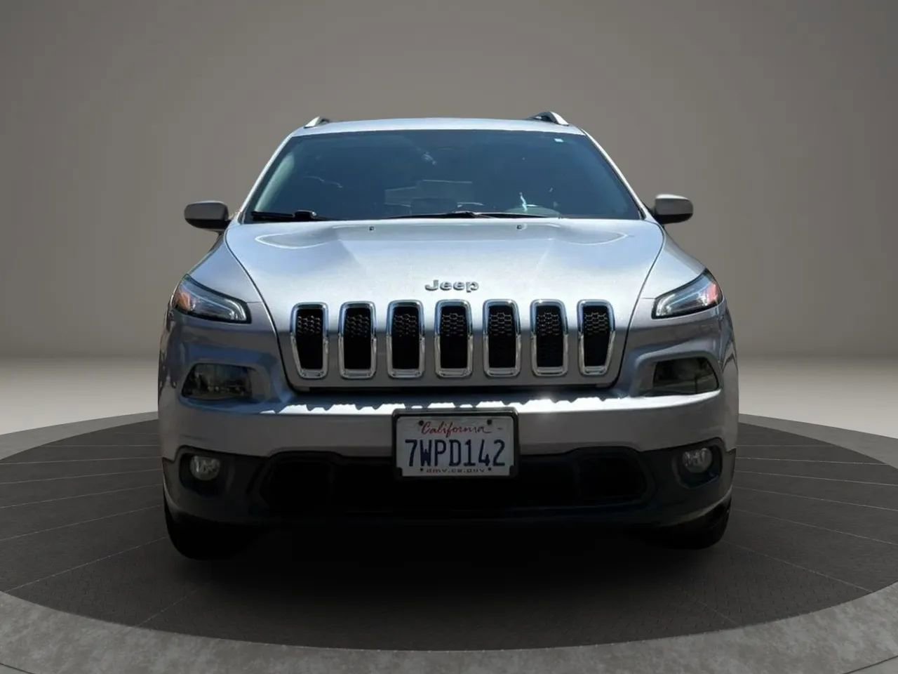Used 2017 Jeep Cherokee Latitude FWD image 3