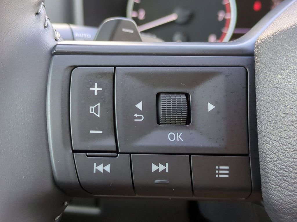 Certified 2025 Nissan Rogue SV image 24