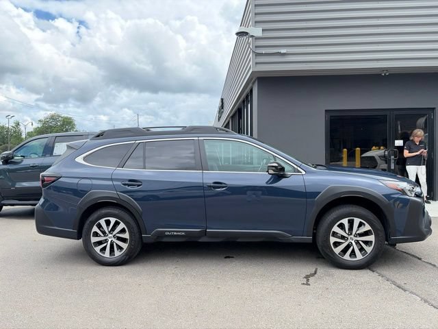 Used 2024 Subaru Outback Premium AWD/4WD image 2