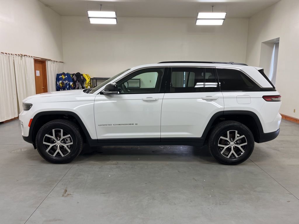 Used 2024 Jeep Grand Cherokee Limited image 5