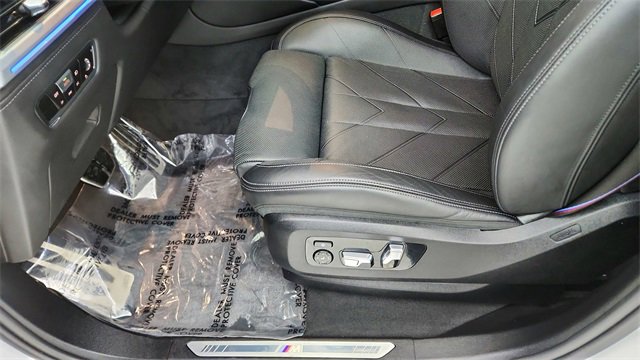 Used 2023 BMW XM image 32
