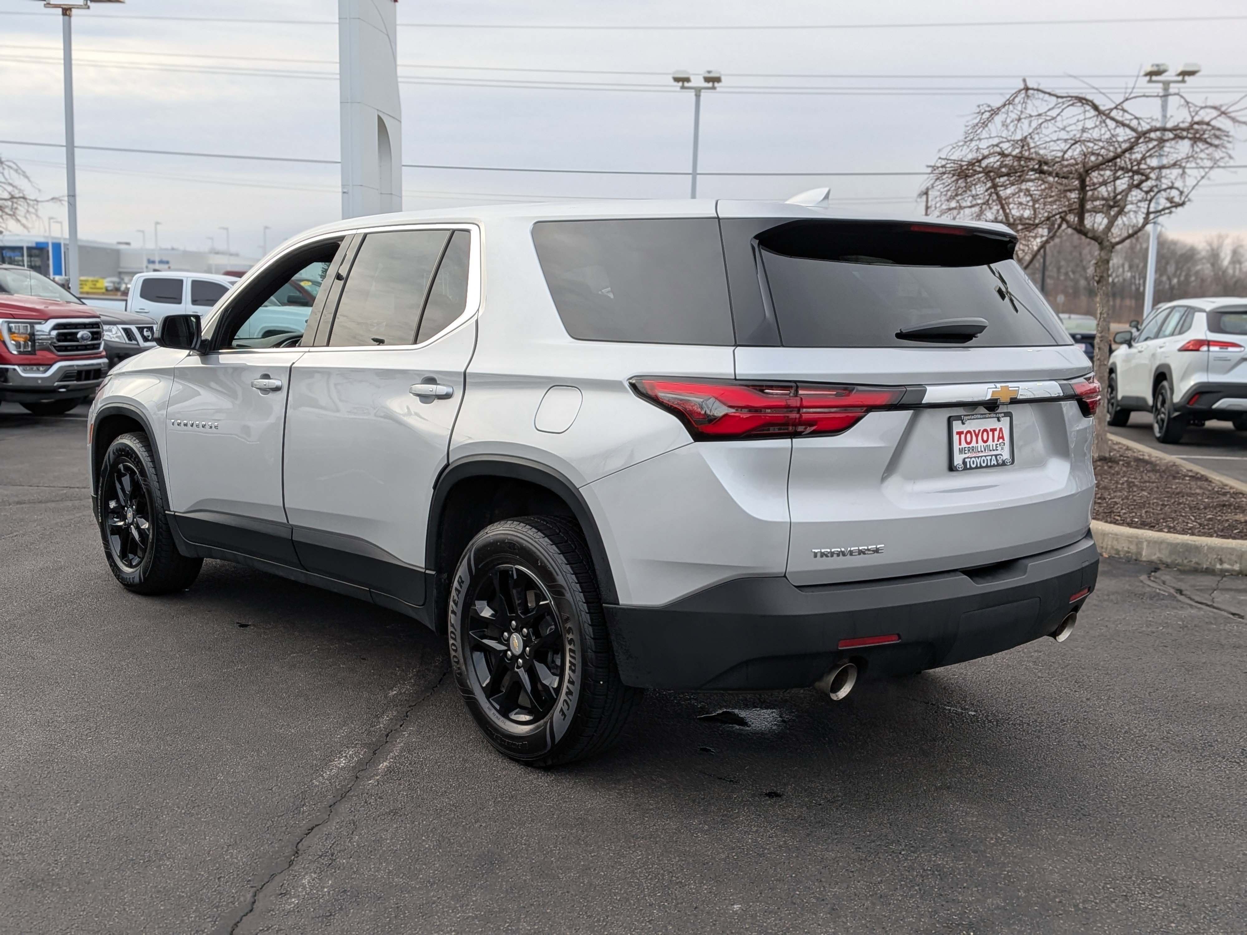 Used 2022 Chevrolet Traverse LS image 6