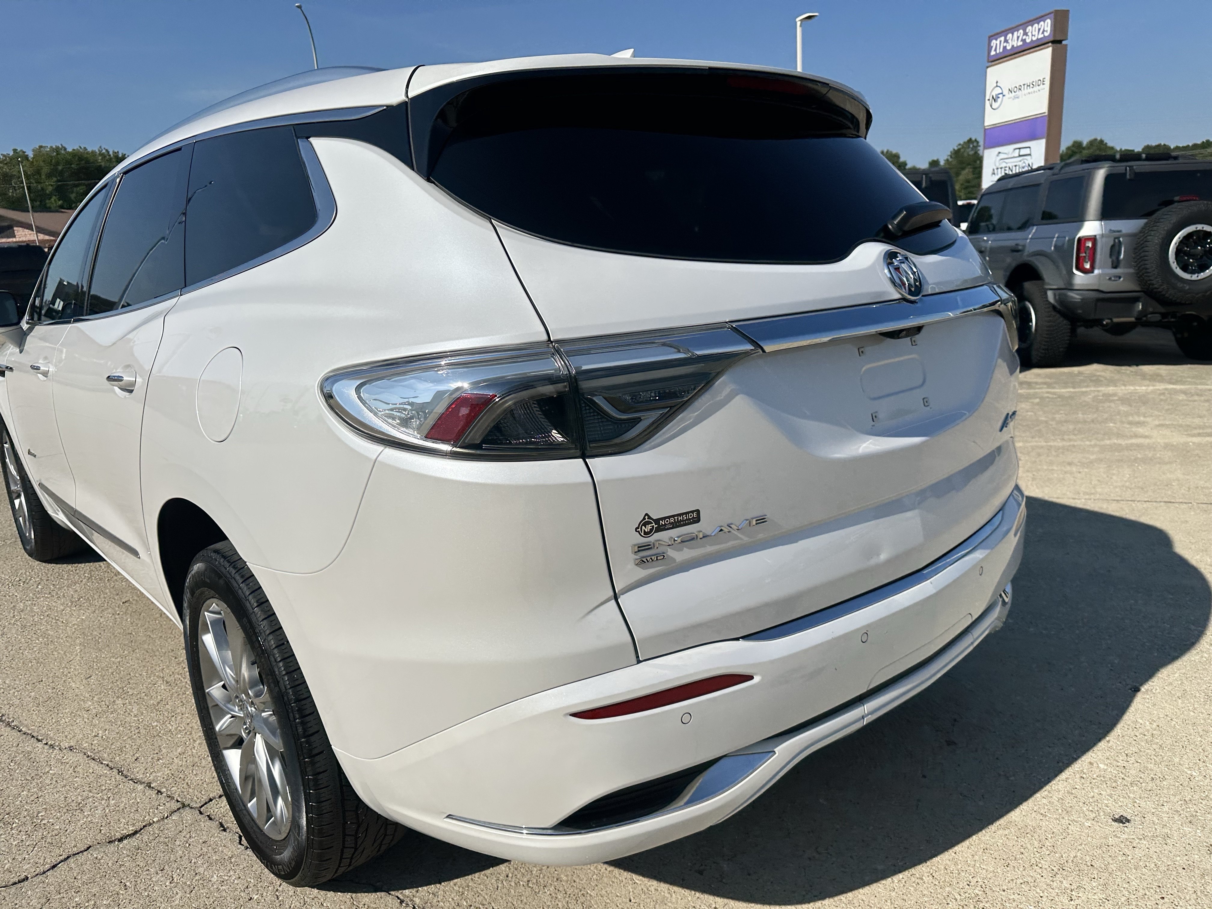 Used 2023 Buick Enclave Avenir w/ Avenir Technology Package AWD/4WD image 6