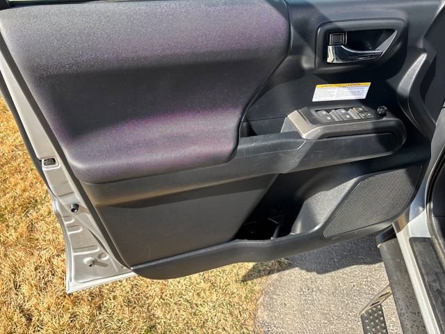 Used 2019 Toyota Tacoma TRD Off-Road w/ Technology Package image 11