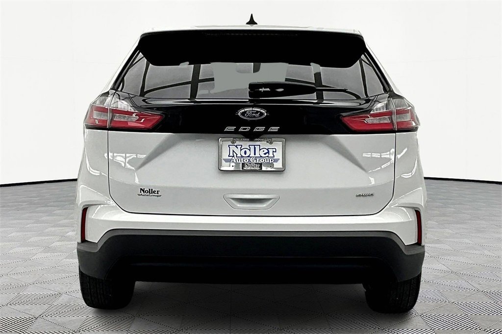 Used 2024 Ford Edge SE image 4