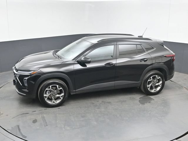 Used 2026 Chevrolet Trax LT w/ Driver Confidence Package FWD image 35