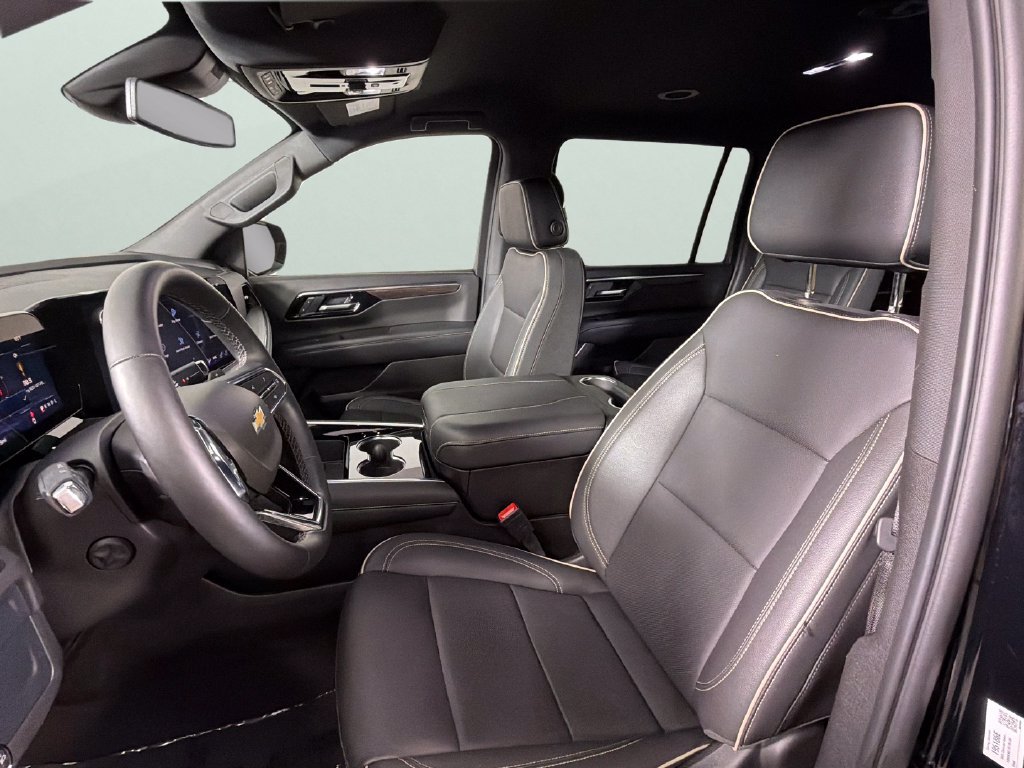 Used 2026 Chevrolet Suburban Premier AWD/4WD image 18