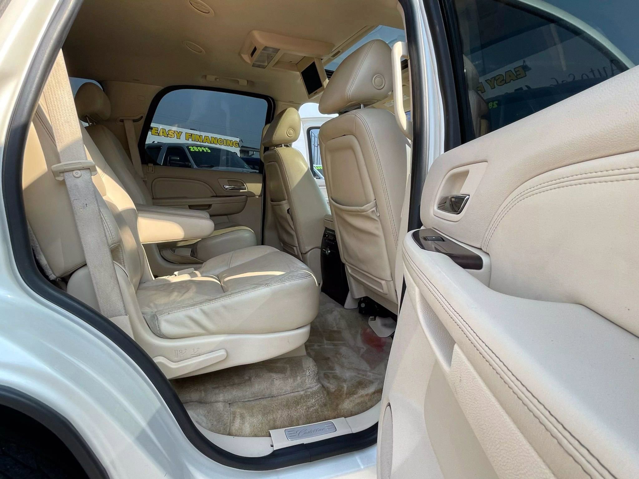 Used 2007 Cadillac Escalade AWD w/ Climate Package image 13