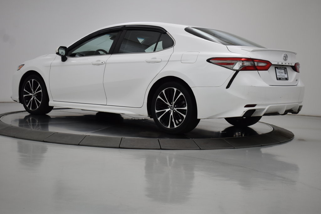 Used 2018 Toyota Camry SE FWD image 18