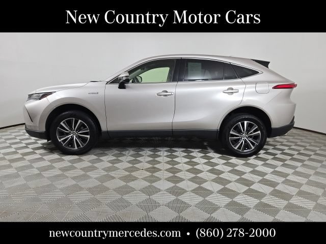 Used 2021 Toyota Venza LE AWD/4WD image 5
