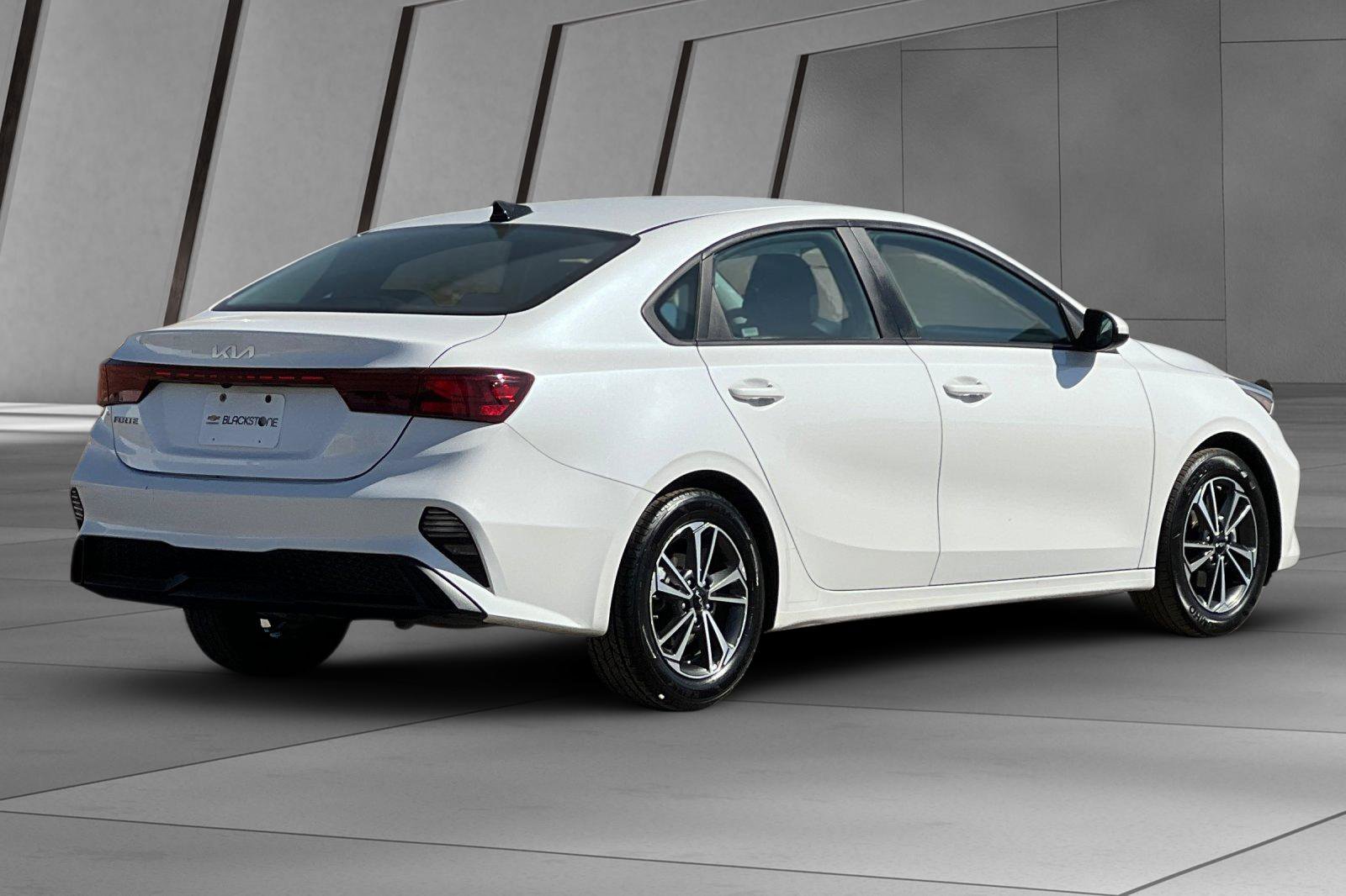 Used 2023 Kia Forte LXS image 4