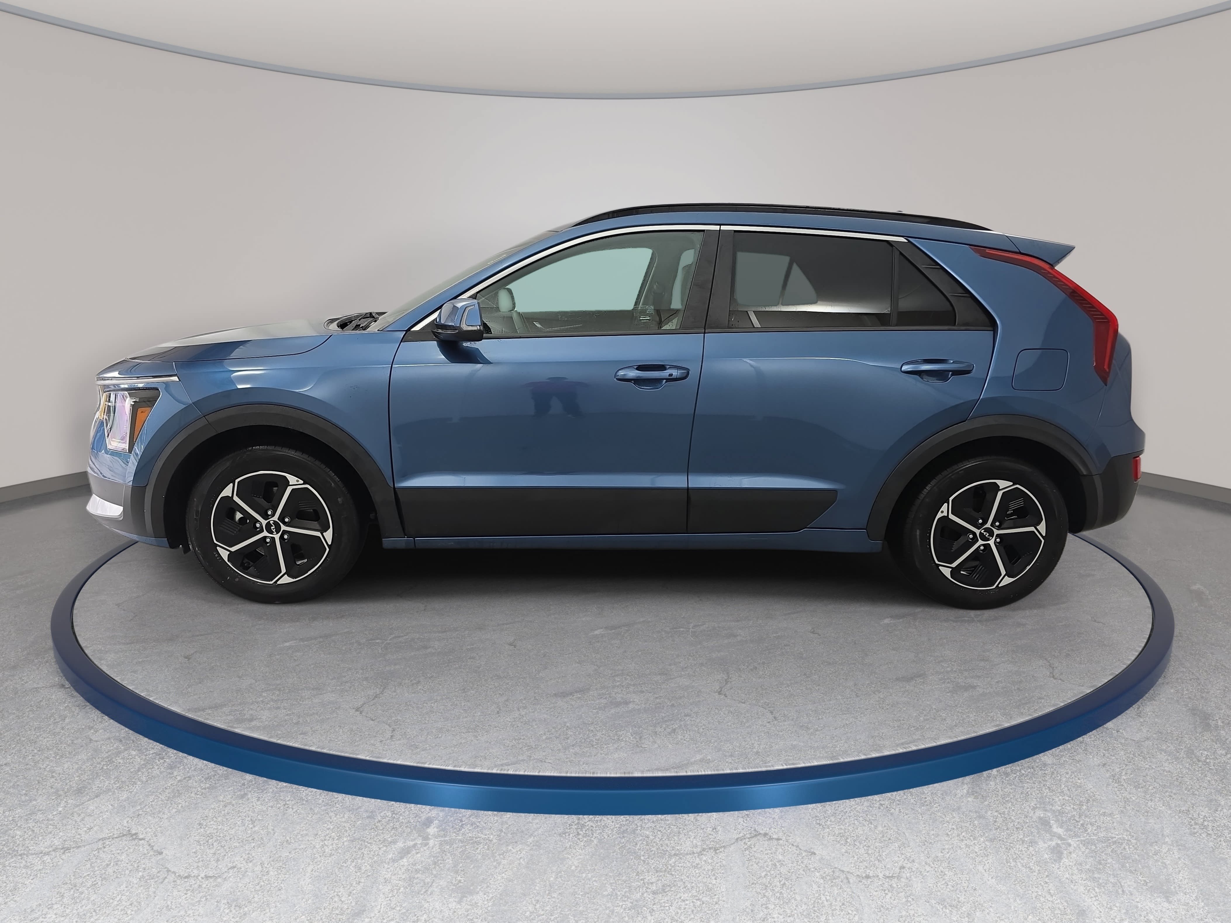 Used 2023 Kia Niro EX FWD image 8