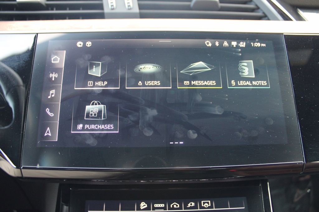 Used 2022 Audi e-tron Premium w/ Towing Package image 26