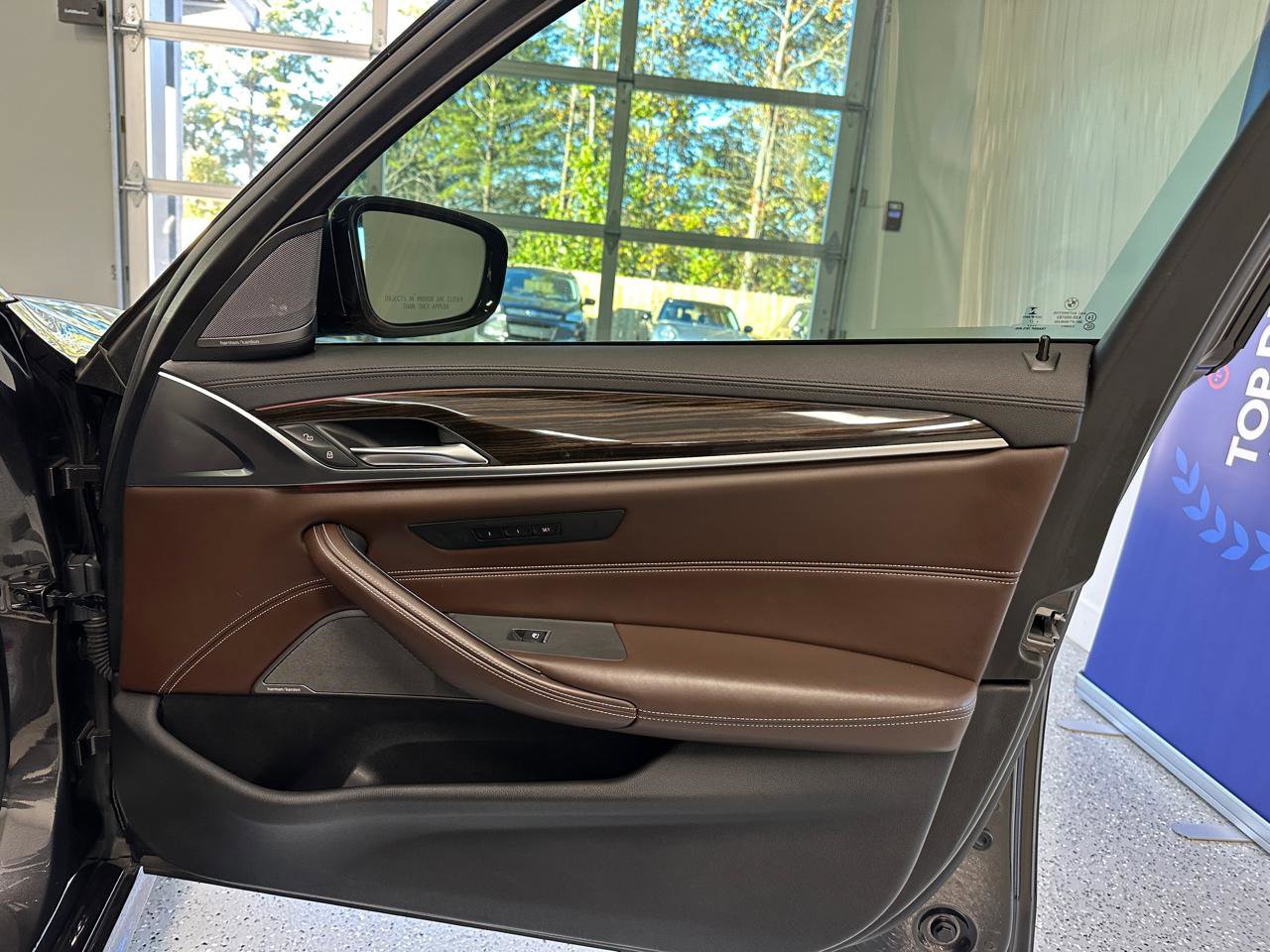Used 2018 BMW M550i xDrive AWD/4WD image 27