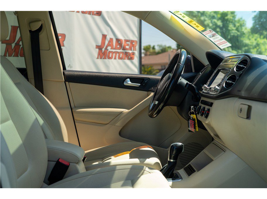 Used 2013 Volkswagen Tiguan S FWD image 37