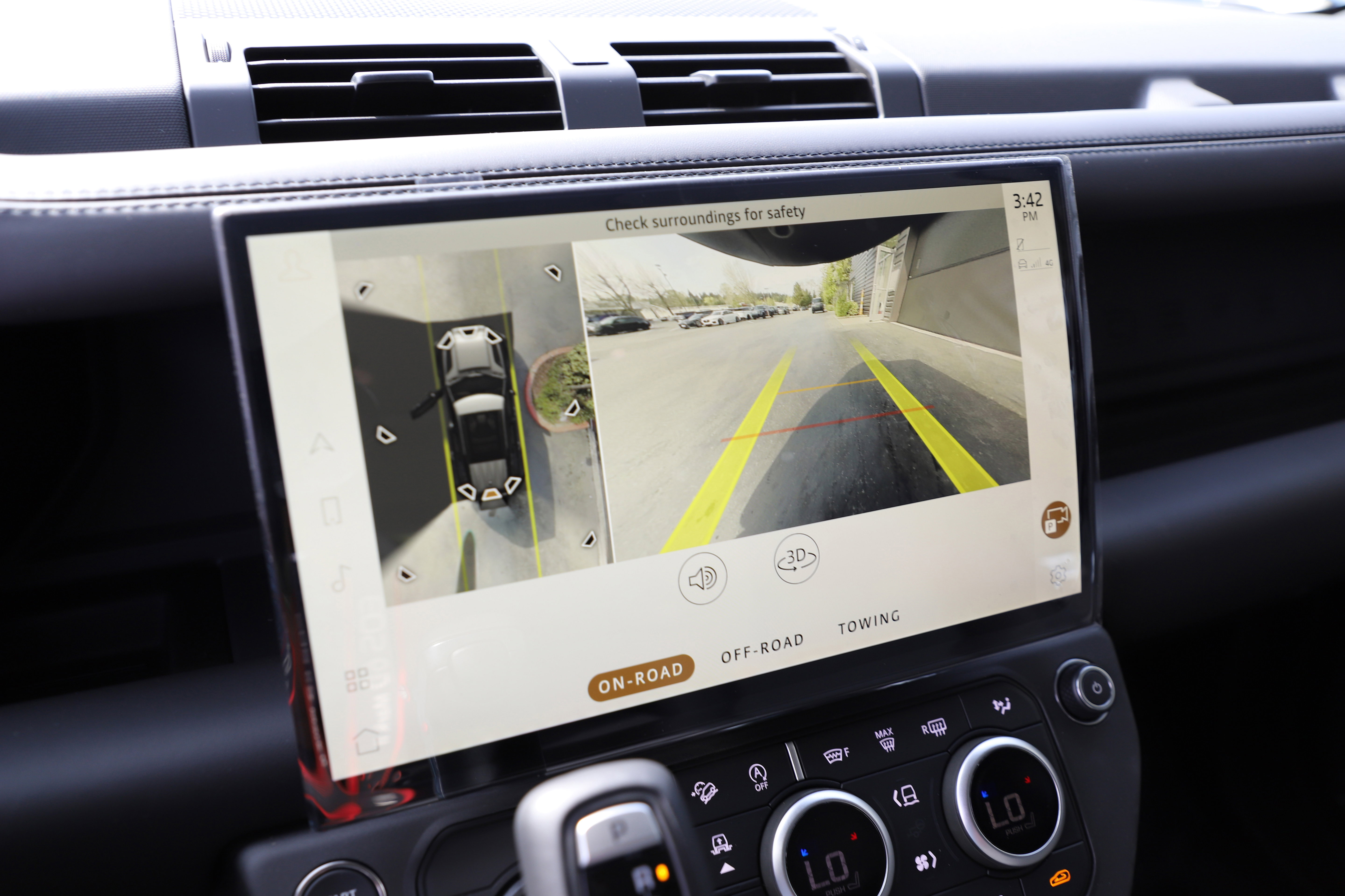 New 2026 Land Rover Defender 110 X-Dynamic SE image 25