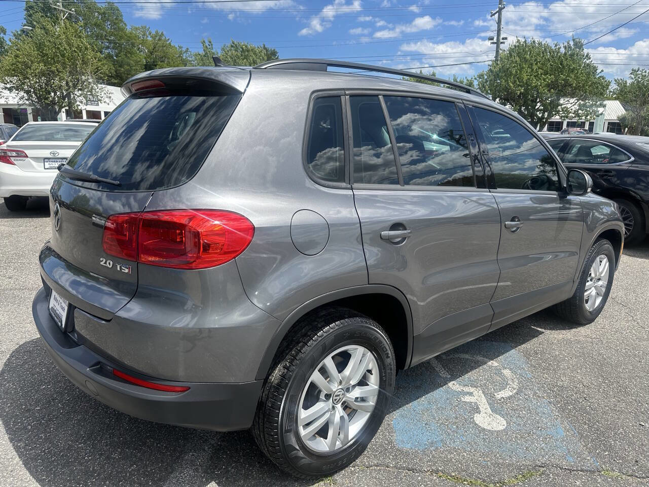 Used 2015 Volkswagen Tiguan S FWD image 7