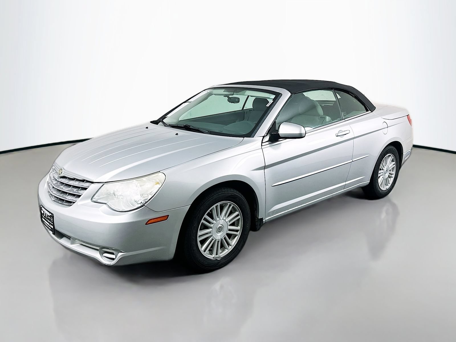 Used 2008 Chrysler Sebring Touring FWD image 3