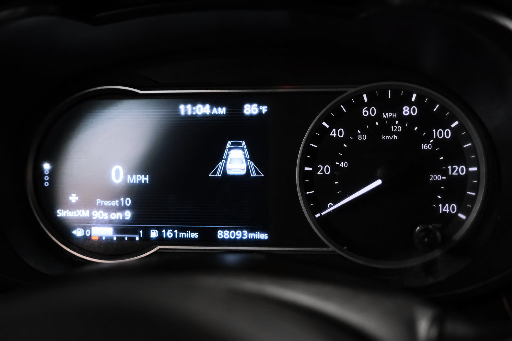 Used 2020 Nissan Versa SR FWD image 17