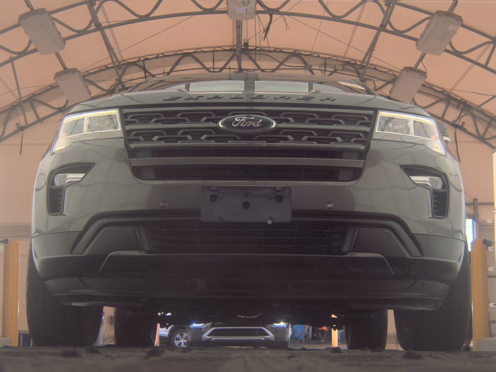 Used 2018 Ford Explorer XLT w/ Equipment Group 202A FWD image 4
