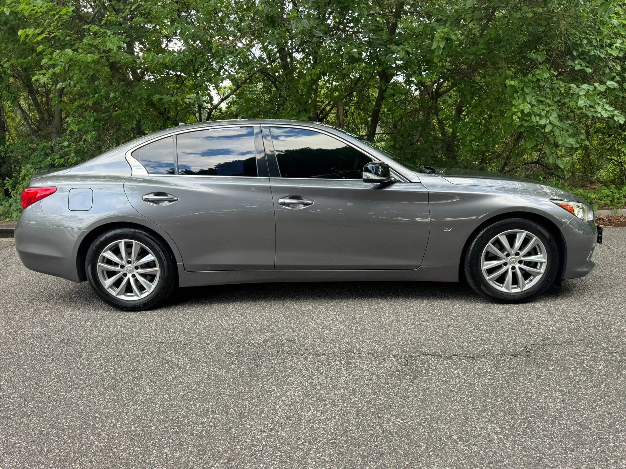 Used 2015 INFINITI Q50 Premium w/ All Weather Package RWD image 3