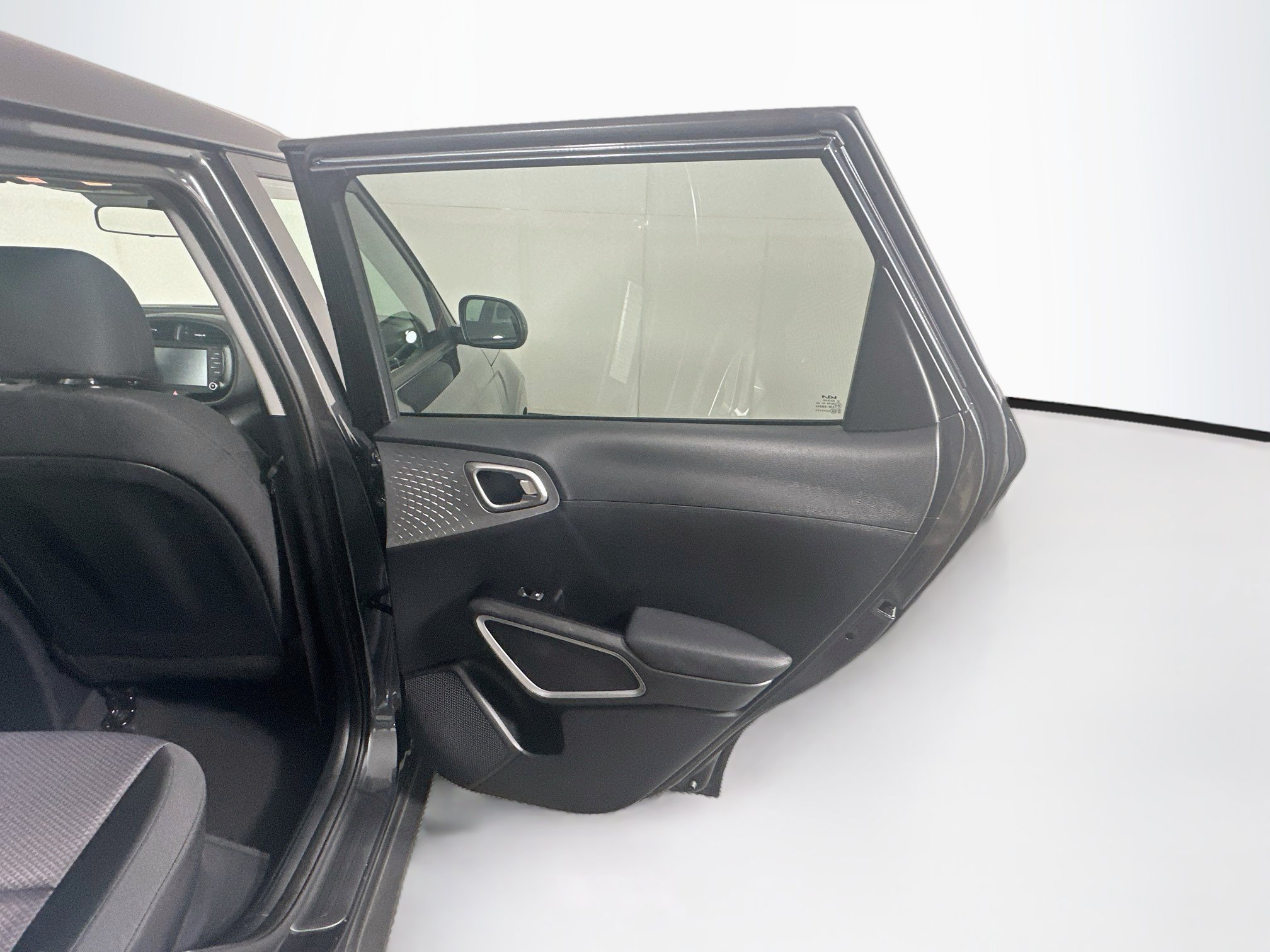Used 2025 Kia Soul LX w/ LX Technology Package FWD image 28