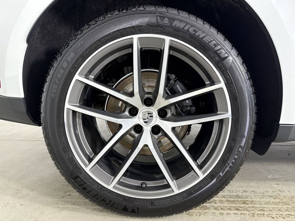 Certified 2025 Porsche Macan image 16