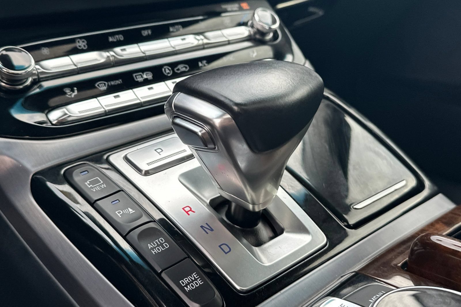 Used 2018 Genesis G90 5.0 Ultimate RWD image 25