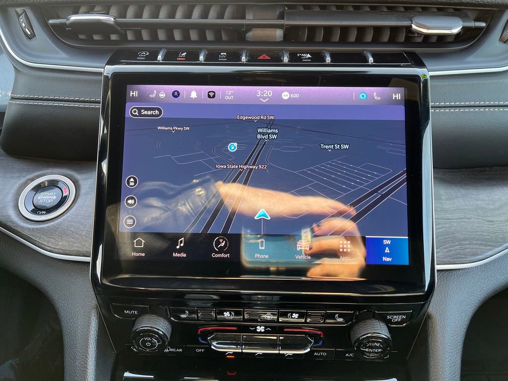 Used 2024 Jeep Grand Cherokee L Limited w/ Luxury Tech Group II image 27