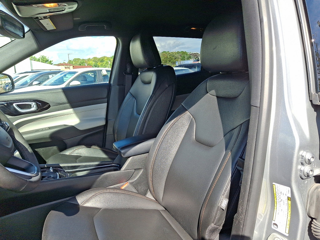 Used 2024 Jeep Compass Limited image 25