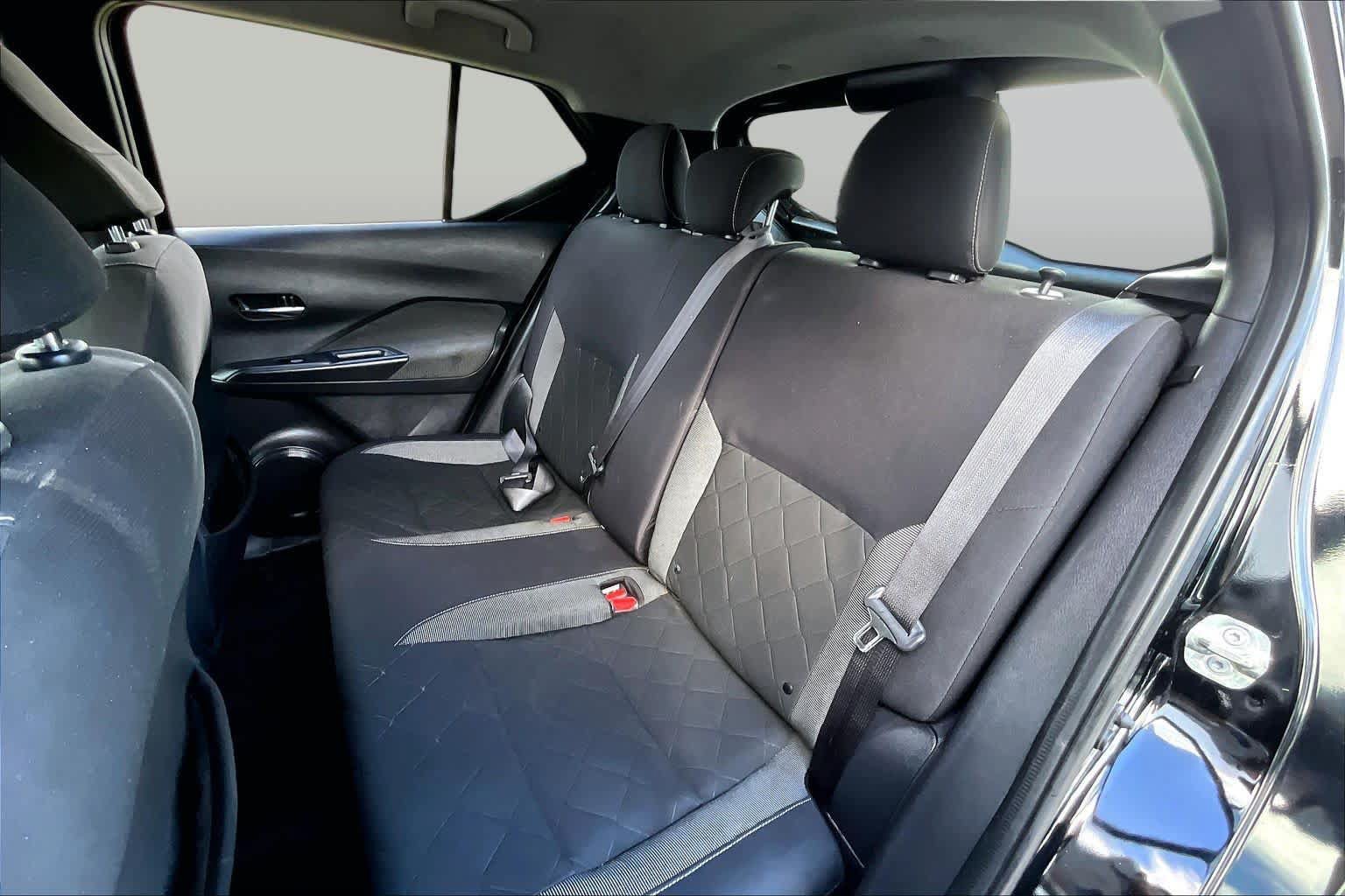 Used 2018 Nissan Kicks SV FWD image 22