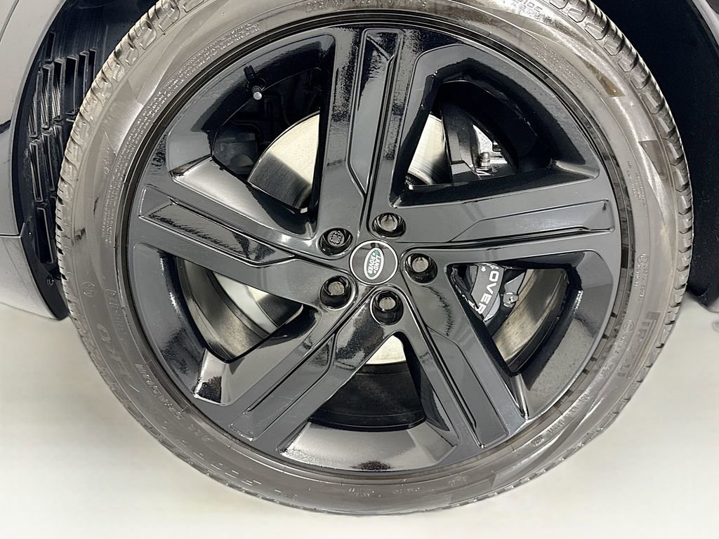 Used 2023 Land Rover Discovery Metropolitan Edition image 32