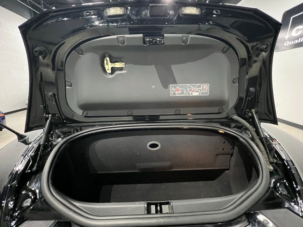 Used 2006 Chrysler Crossfire Limited image 39