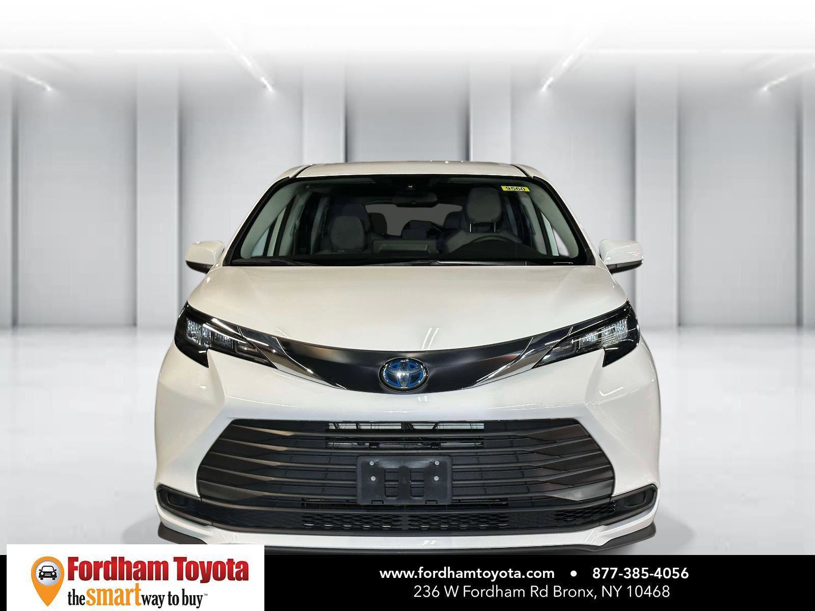 Used 2024 Toyota Sienna LE image 9