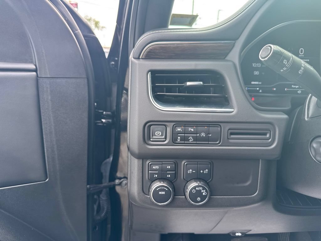 Used 2024 Chevrolet Suburban Premier AWD/4WD image 11