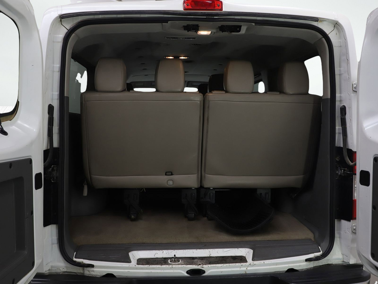 Used 2020 Nissan NV 3500 SL image 11