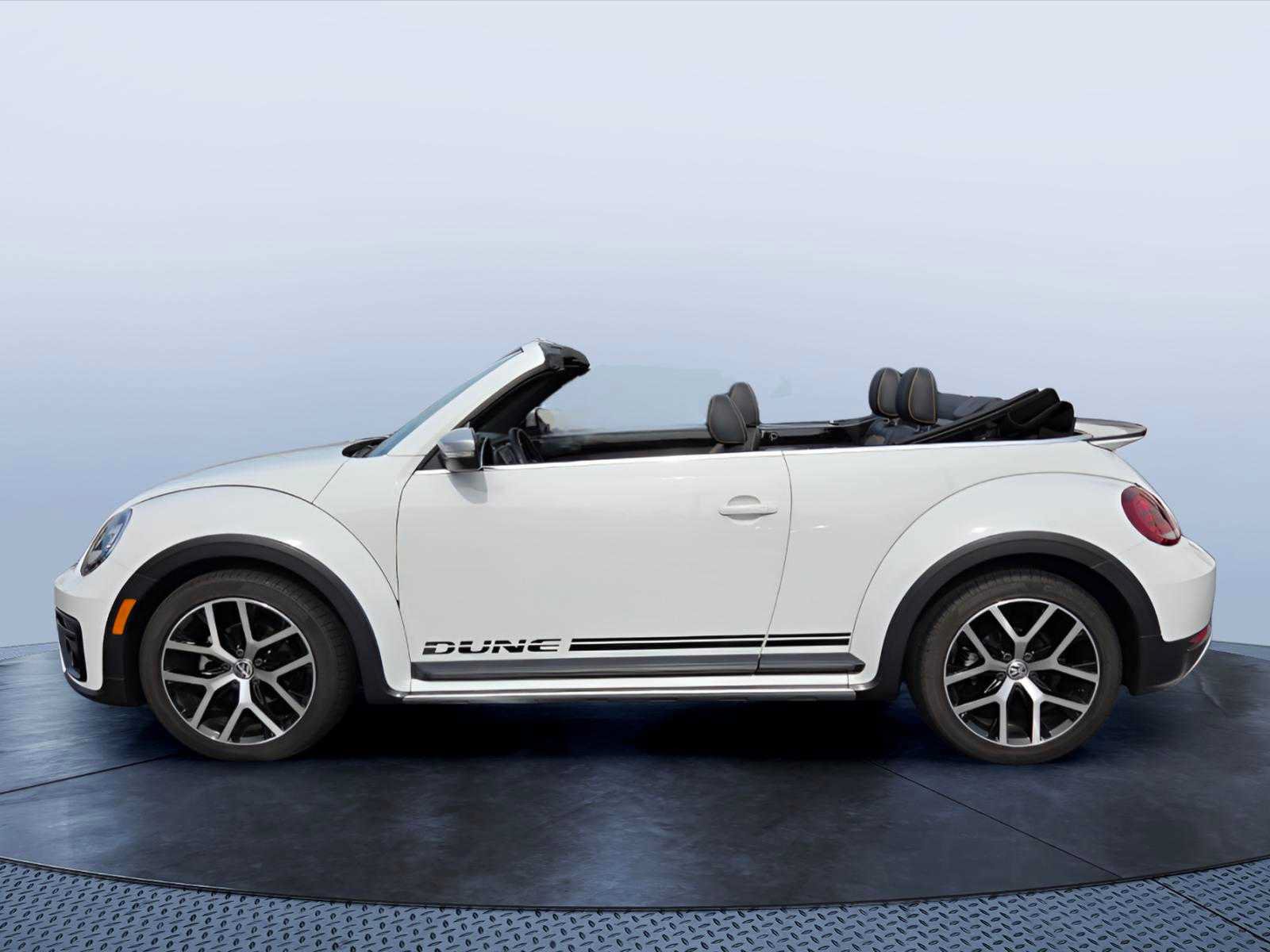 Used 2018 Volkswagen Beetle 2.0T Dune FWD image 6